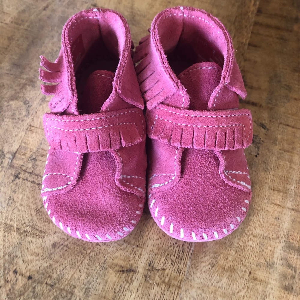 Minnetonka moccasin pink infant bootie